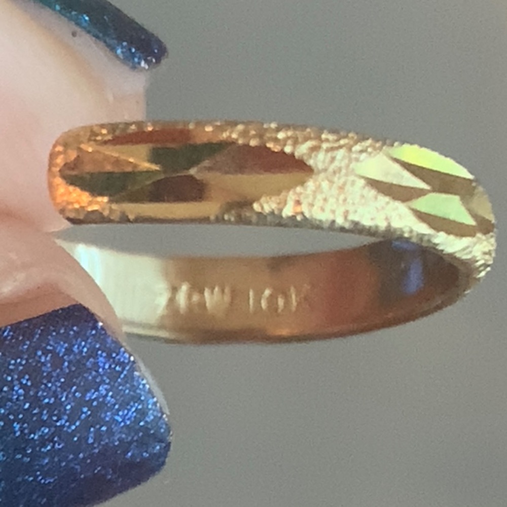 10K Gold Toe Ring Band | Textured Diamond Cut Design | Real Gold Minimalist - Picture 6 of 7